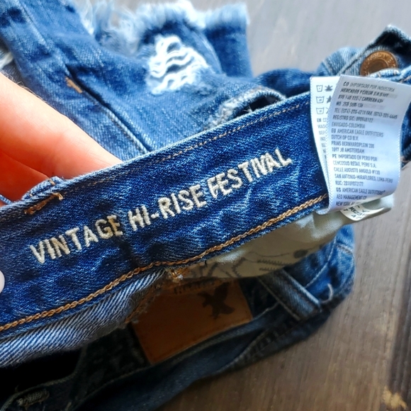🦋AMERICAN EAGLE VINTAGE HIRISE DENIM SHORTS🦋 - Picture 5 of 8